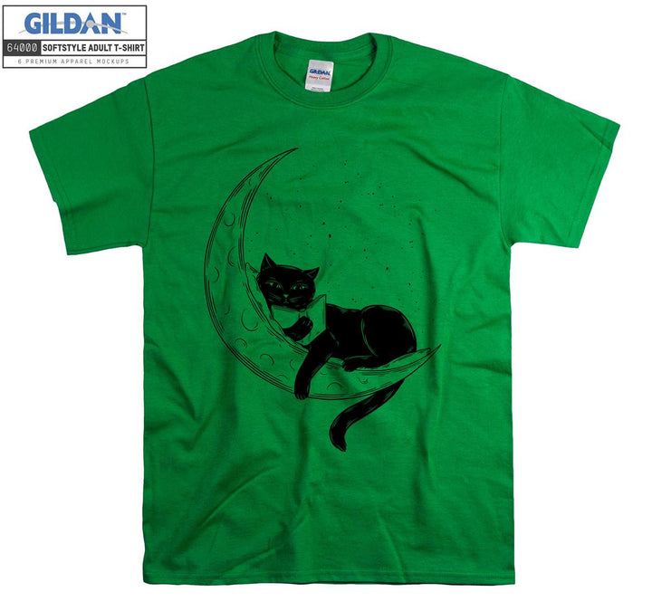 Cresent Moon Cat Reading a Book T-shirt