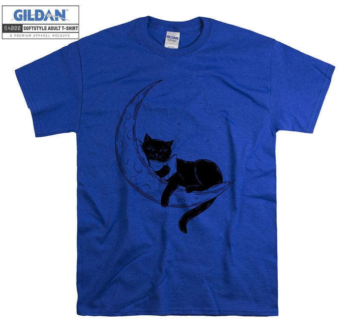 Cresent Moon Cat Reading a Book T-shirt