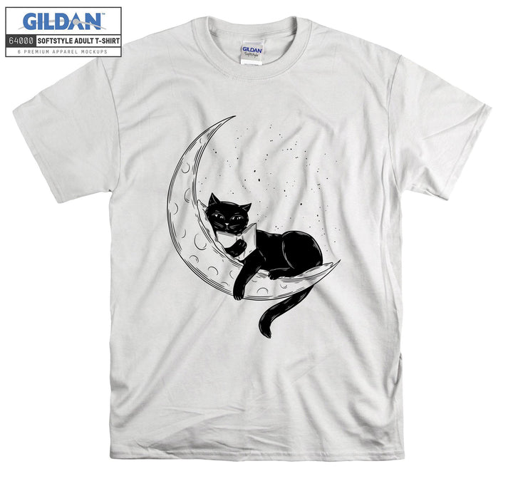 Cresent Moon Cat Reading a Book T-shirt